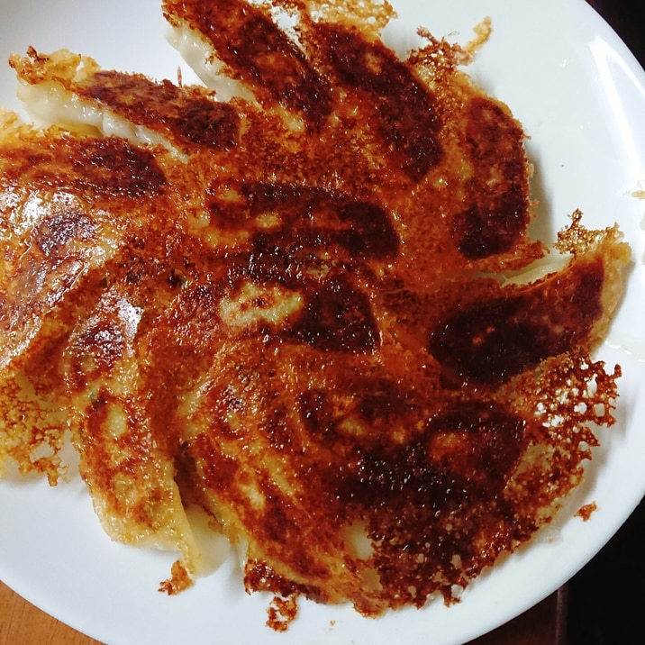 見映えよく焼く餃子の並べ方 焼き方 レシピ 作り方 By じゃが塩 楽天レシピ 見映えよく焼く餃子の並べ方 焼き方 レシピ 作り方 By じゃが塩 楽天レシピ